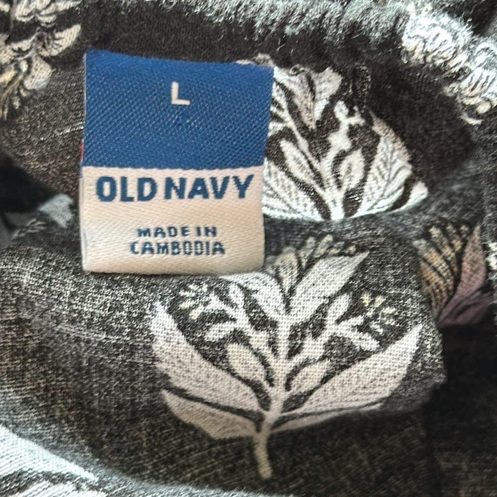 Old Navy black boho crop top with back cutout, size L - Picture 6 of 7